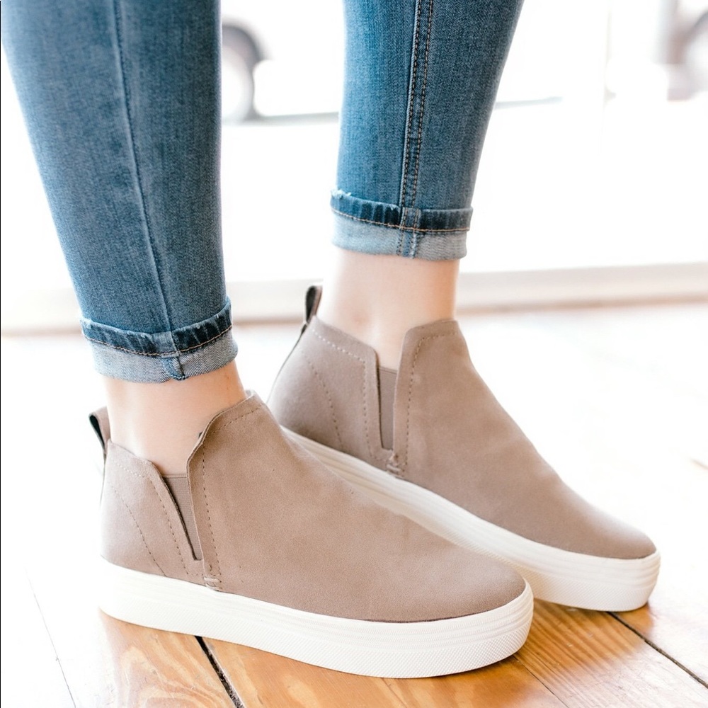 Dolce vita Tate sneaker (new w/ box)